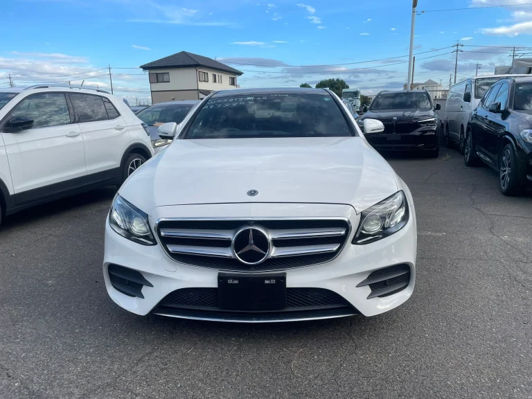 Mercedes-Benz E200 AMG LINE (2018)