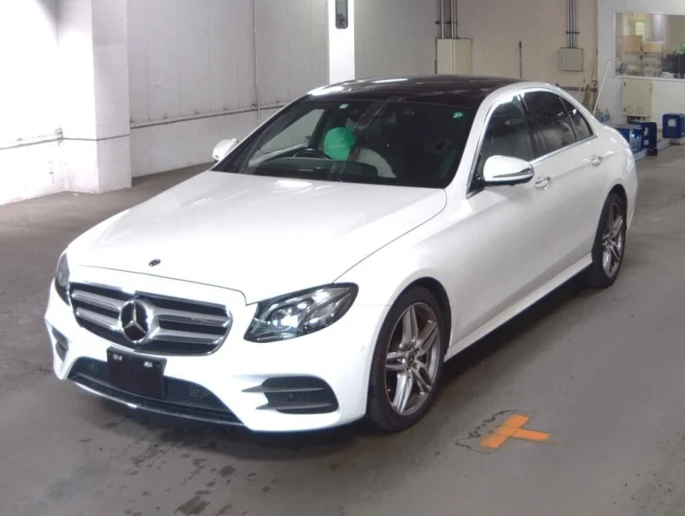 Mercedes-Benz E200 AMG LINE (2018)