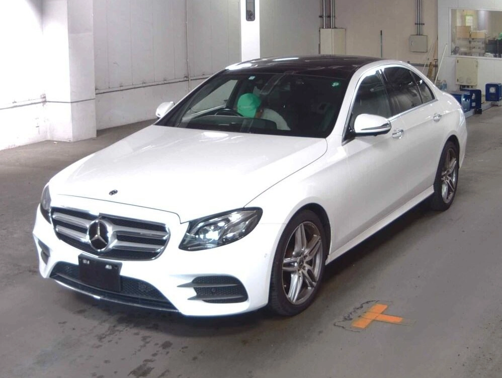 Mercedes-Benz E200 AMG LINE (2018)