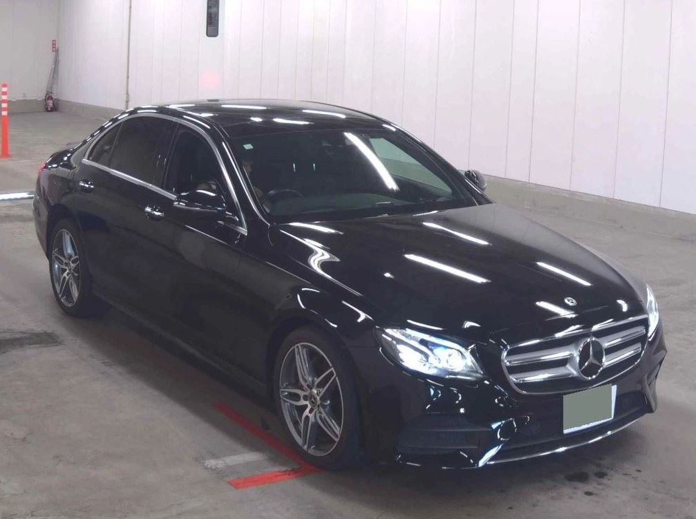 Mercedes-Benz E200 AMG LINE (2018)